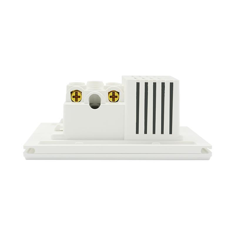 Smart single socket with USB