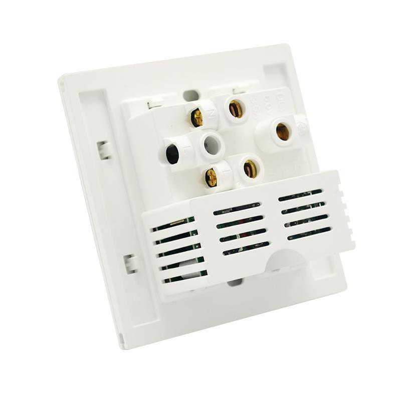 Smart single socket with USB